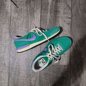 Nike Vortex Vintage - green - sz 11.5